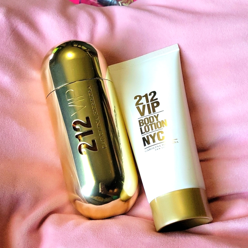 212 VIP Carolina Herrera set